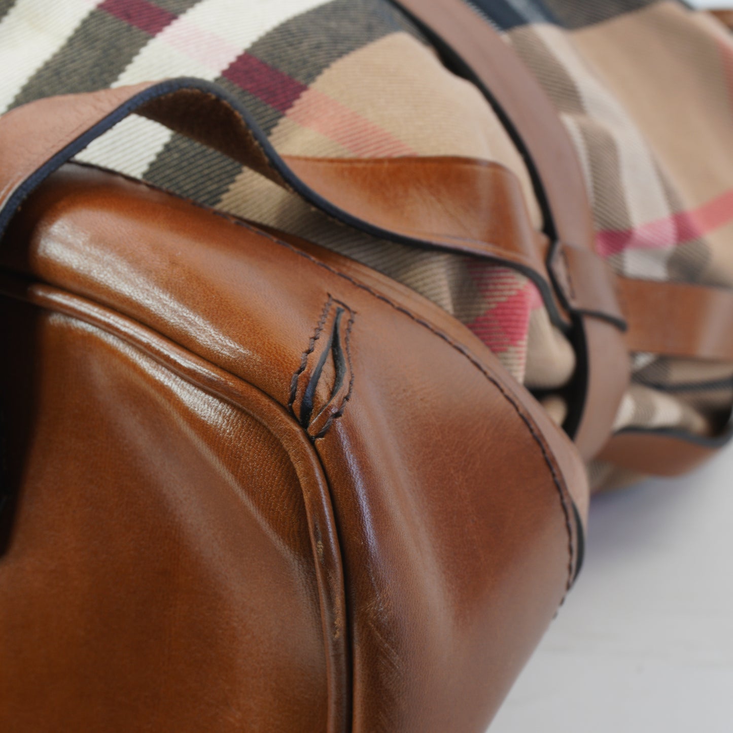 Burberry	House Check Bidle Gosford Hobo Large GHW
