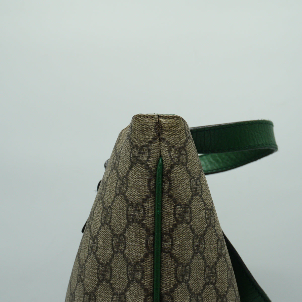 Gucci	GG Supreme Canvas Flat Tote Bag Beige/Green Large SHW