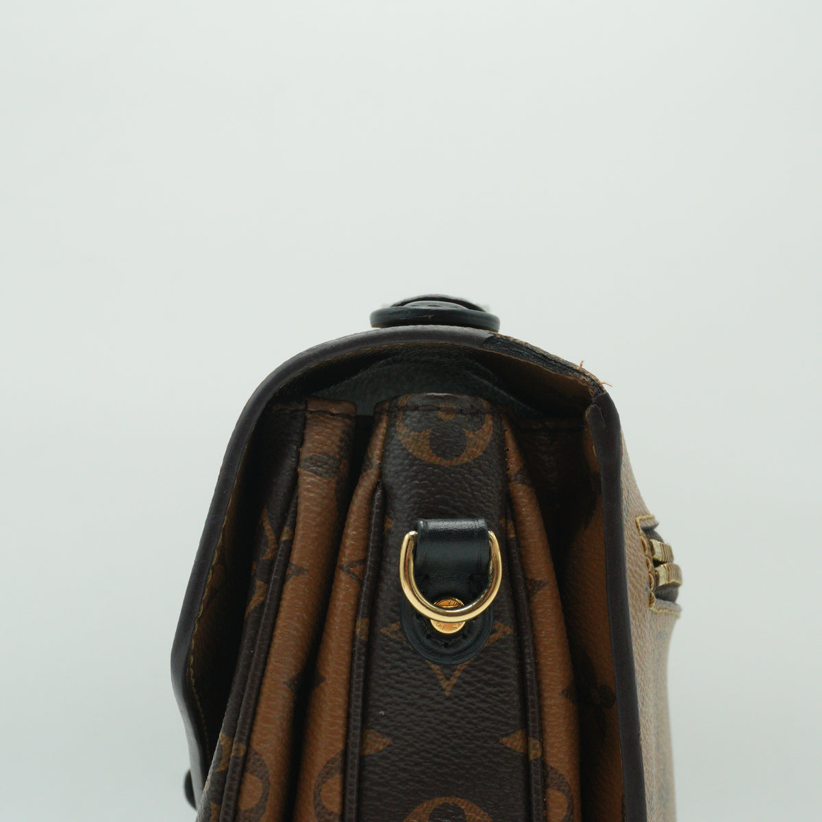Louis Vuitton	Pochette Métis Mono small GHW