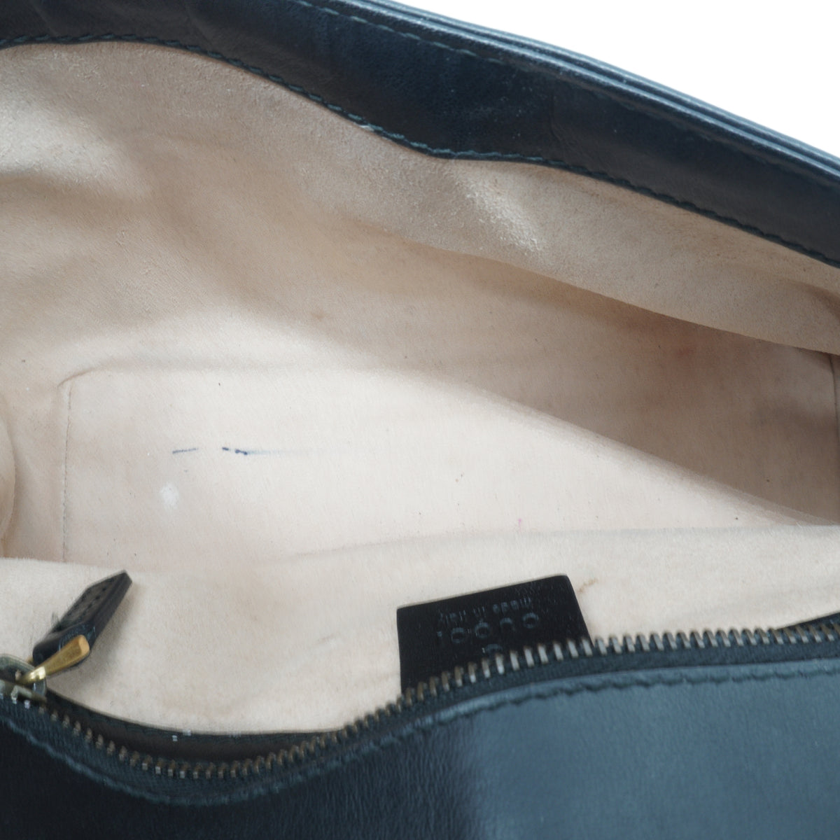 Gucci	Marmont Matelasse Medium Black GHW