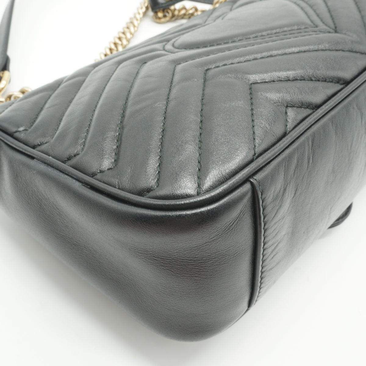 Gucci	Marmont Matelasse Medium Black GHW