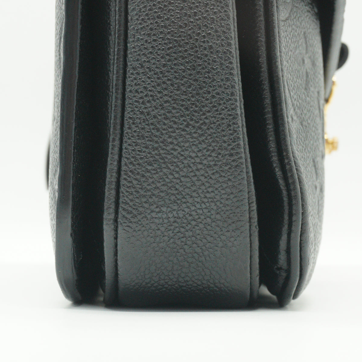 Louis Vuitton	Pochette Metis Black Small GHW