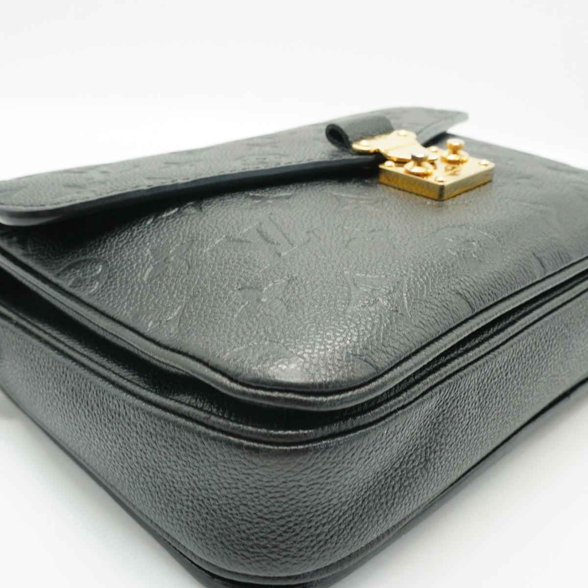 Louis Vuitton	Pochette Metis Black Small GHW