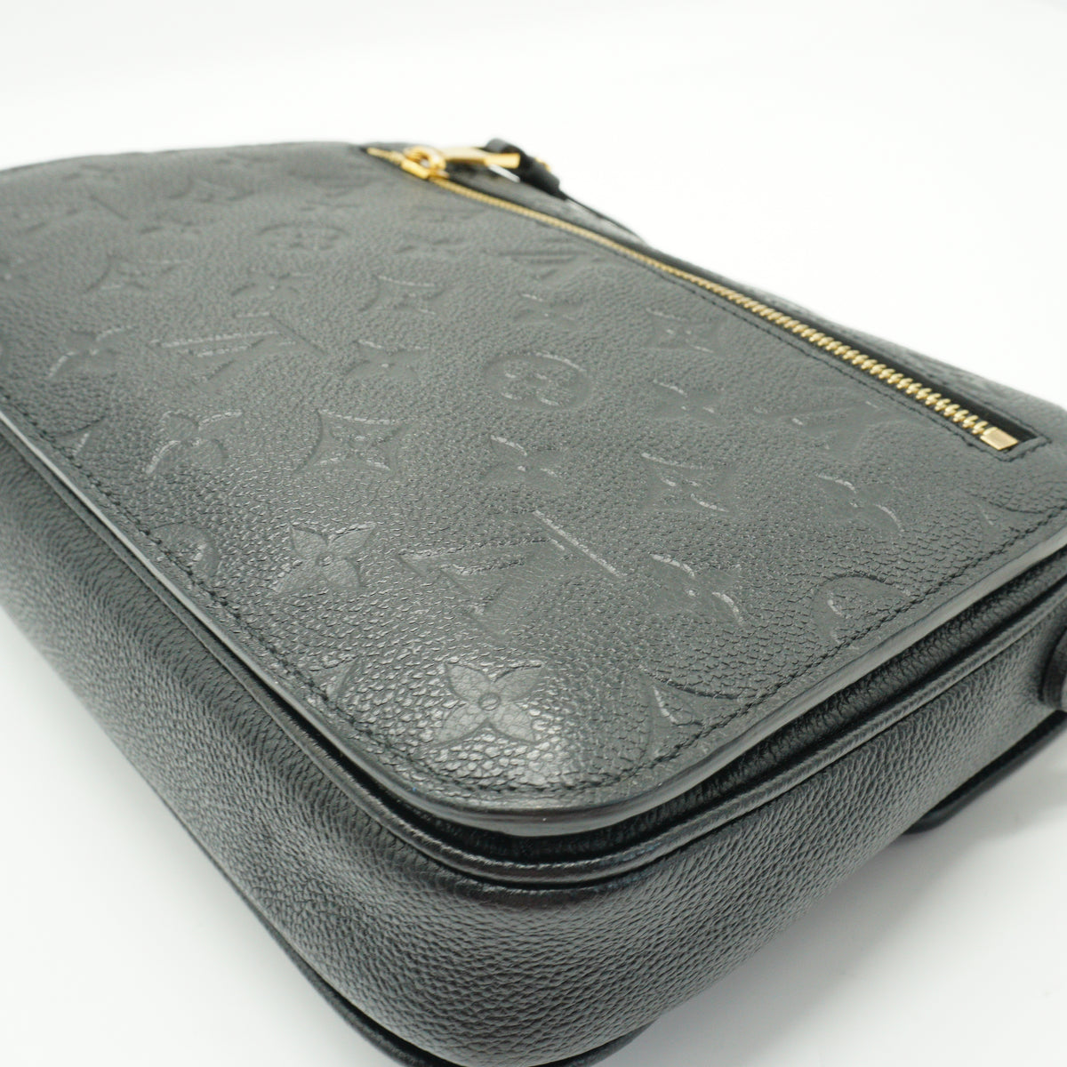 Louis Vuitton	Pochette Metis Black Small GHW