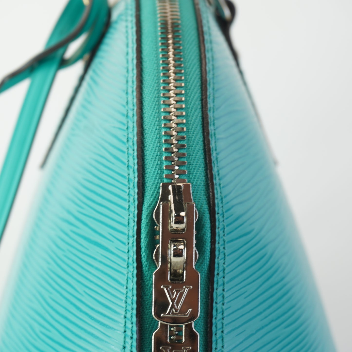 Louis Vuitton	Alma Epi Leather Turquoise