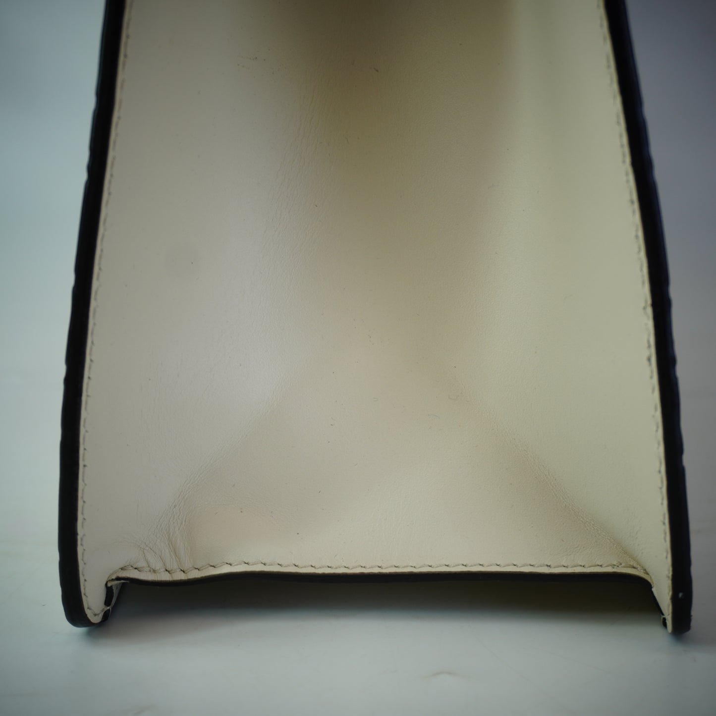 Gucci Sylvie White Signature Leather top Handle Stchel White/Red GHW
