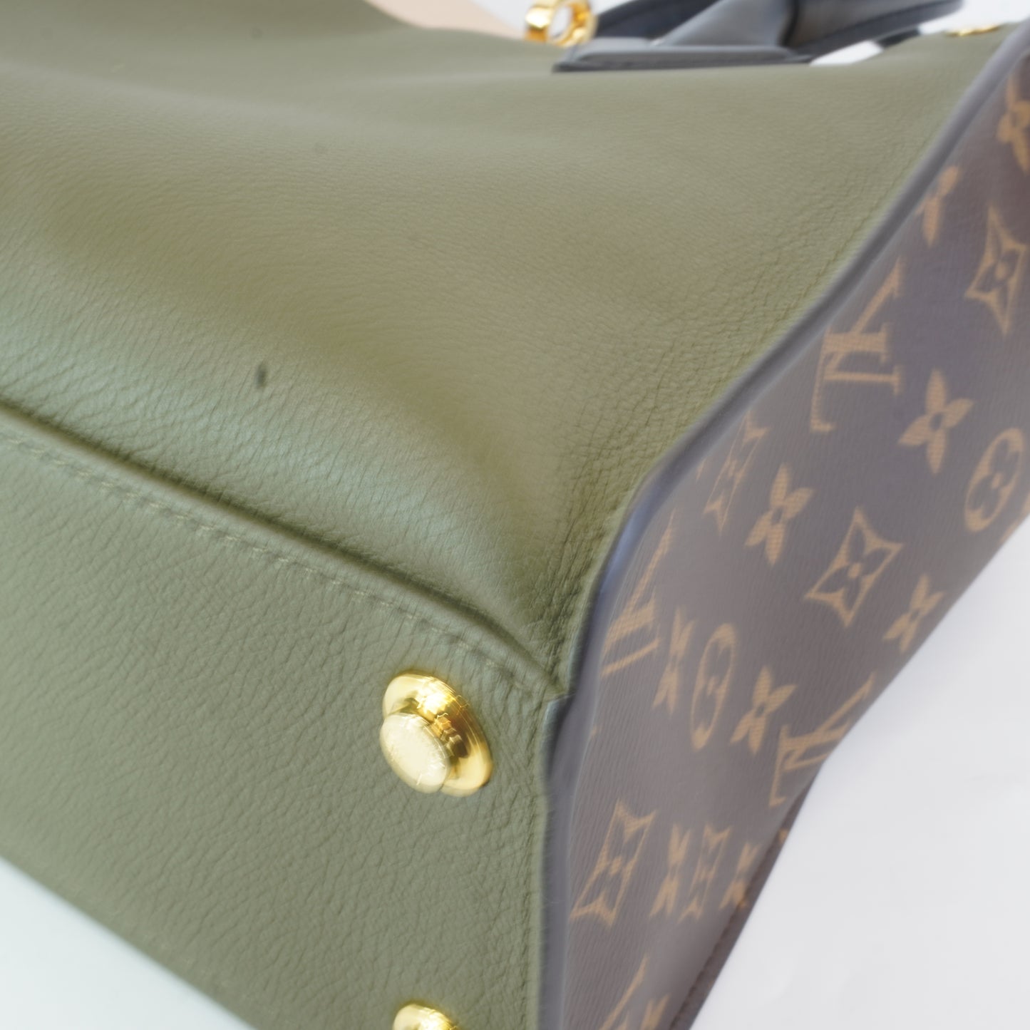 Louis Vuitton	On the Side