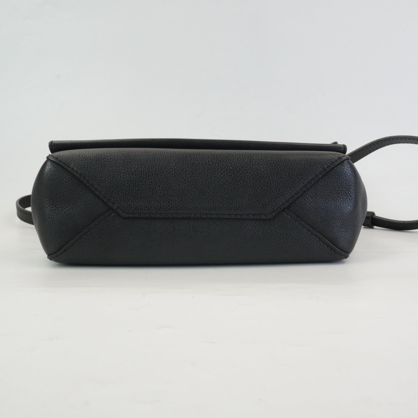 Louis Vuitton	Lockme II BB Bag in black Small SHW