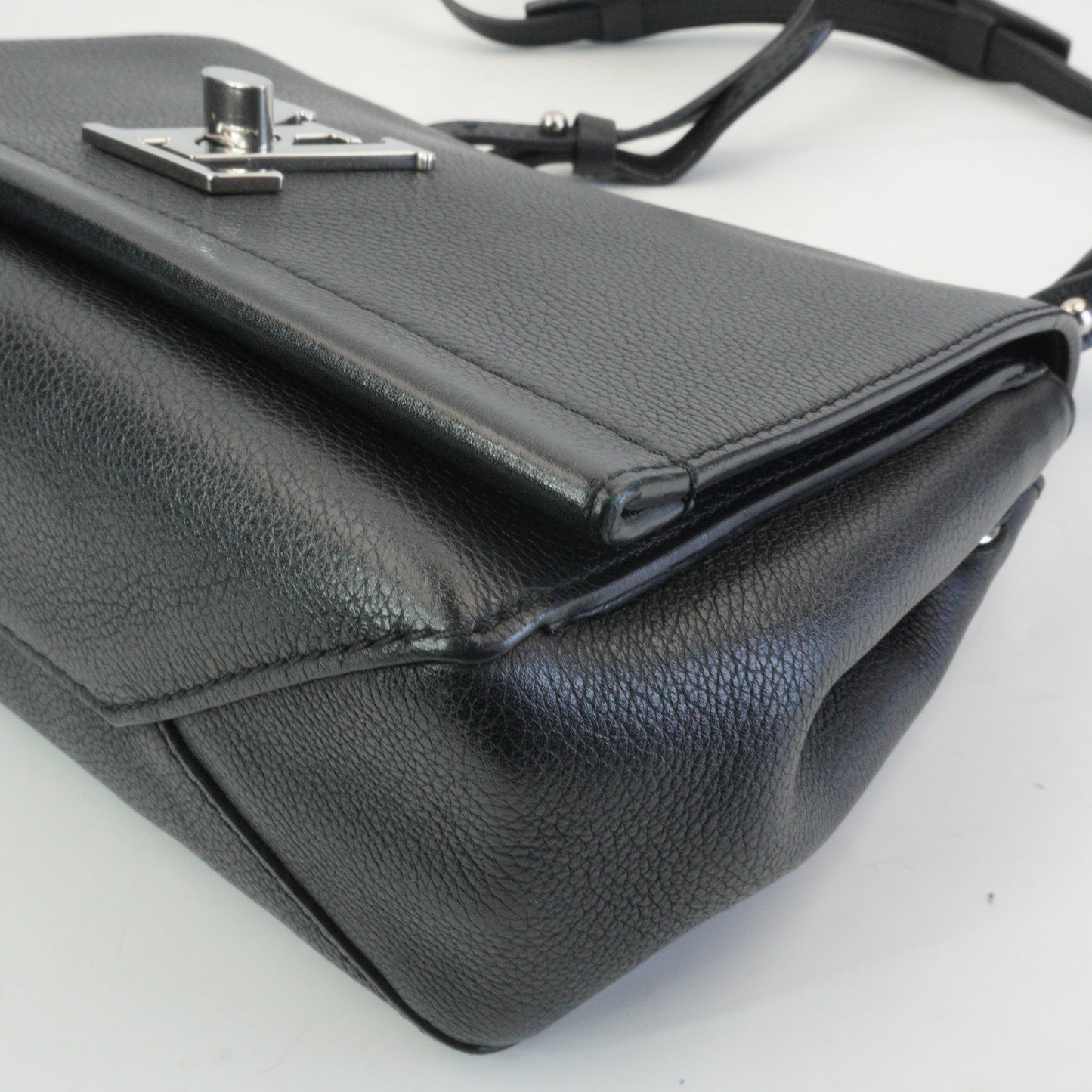 Louis Vuitton	Lockme II BB Bag in black Small SHW