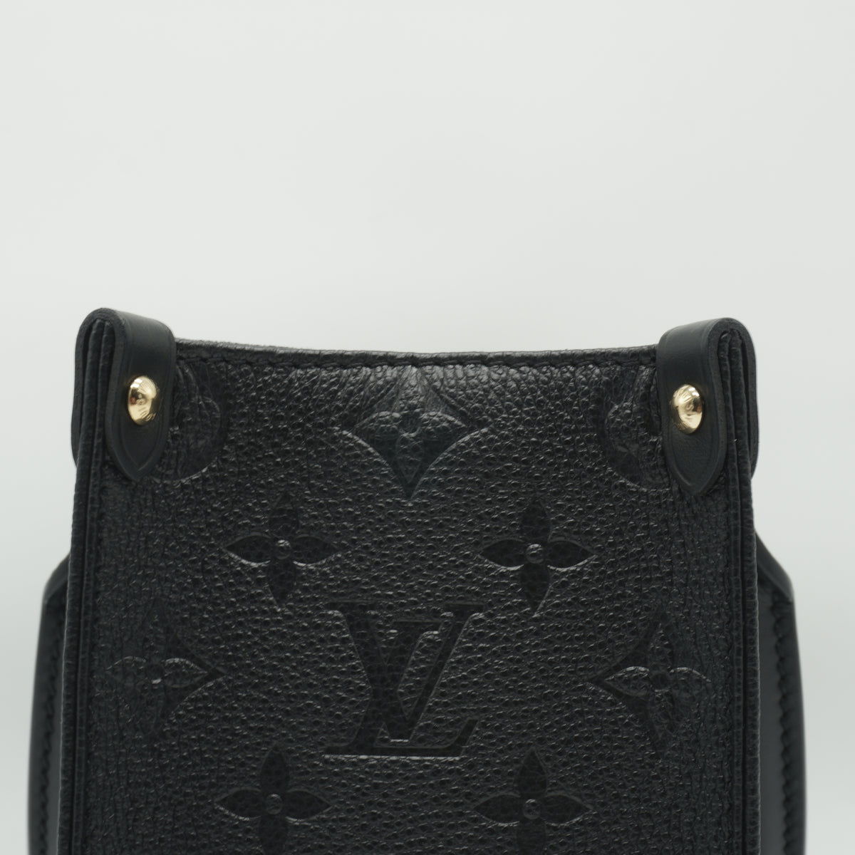 Louis Vuitton	OnTheGo PM Black GHW