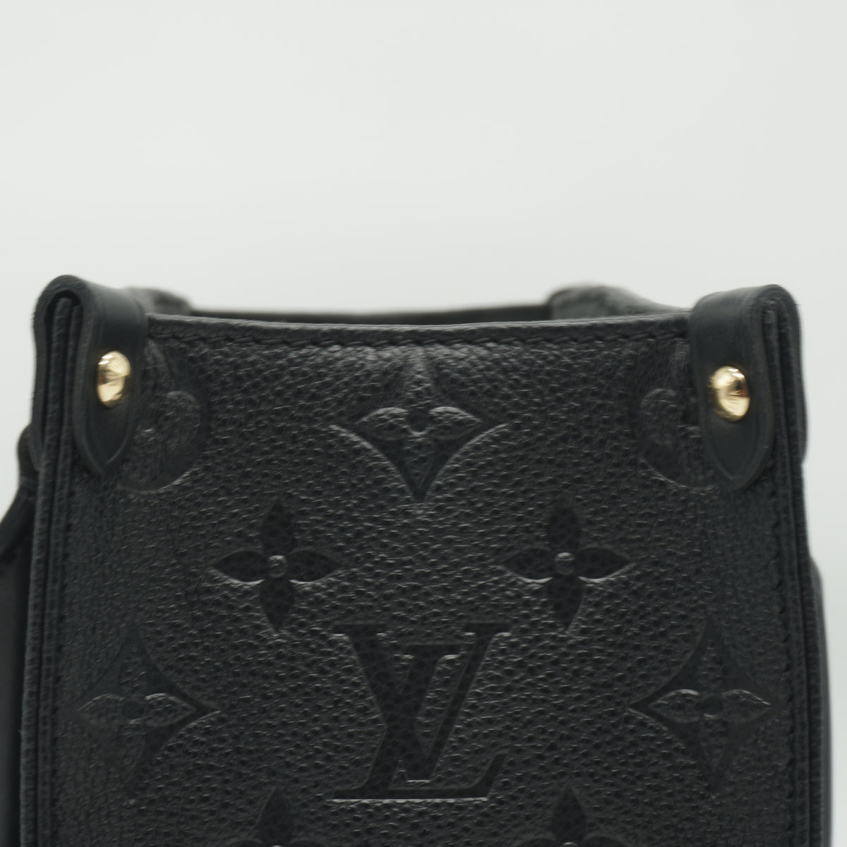 Louis Vuitton	OnTheGo PM Black GHW