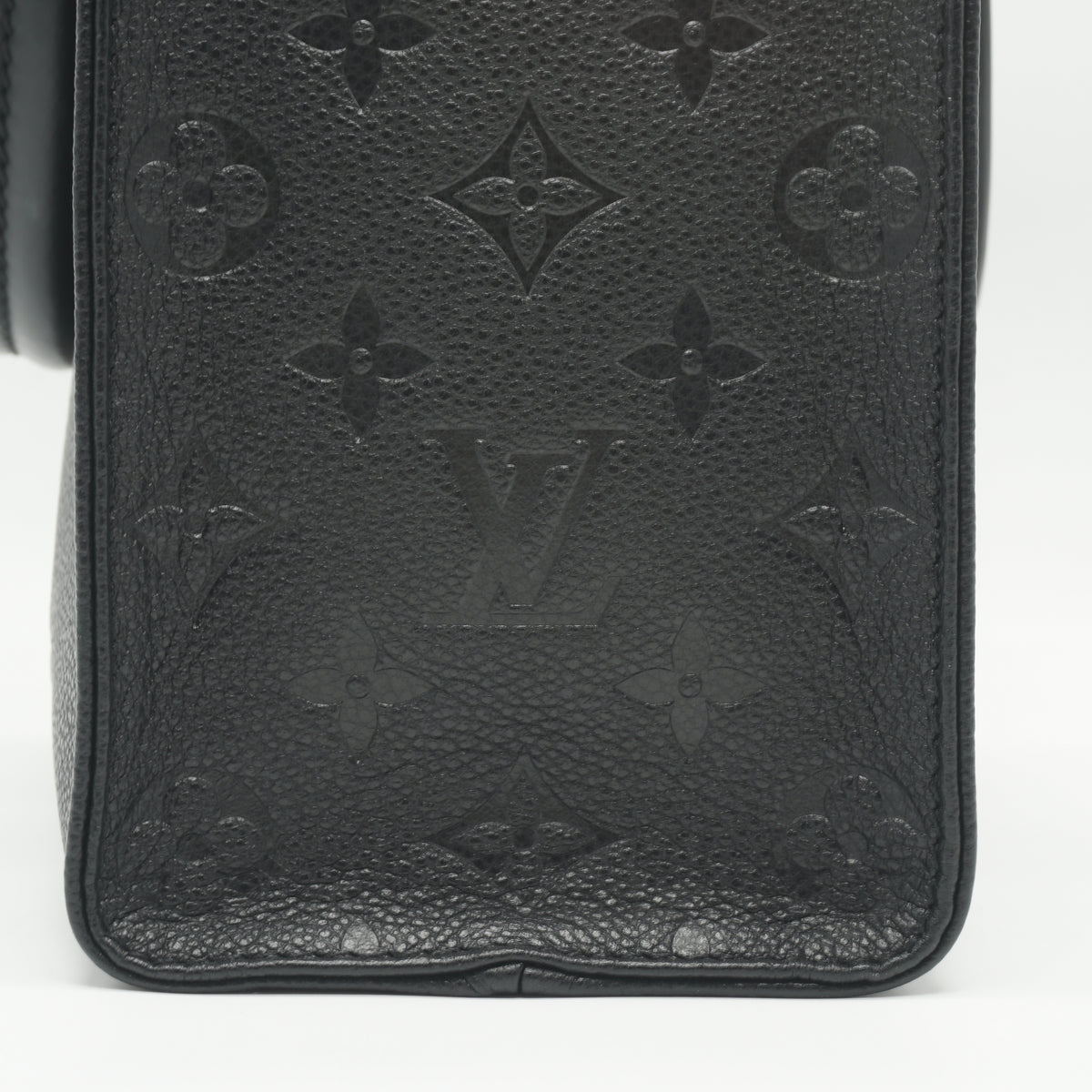 Louis Vuitton	OnTheGo PM Black GHW