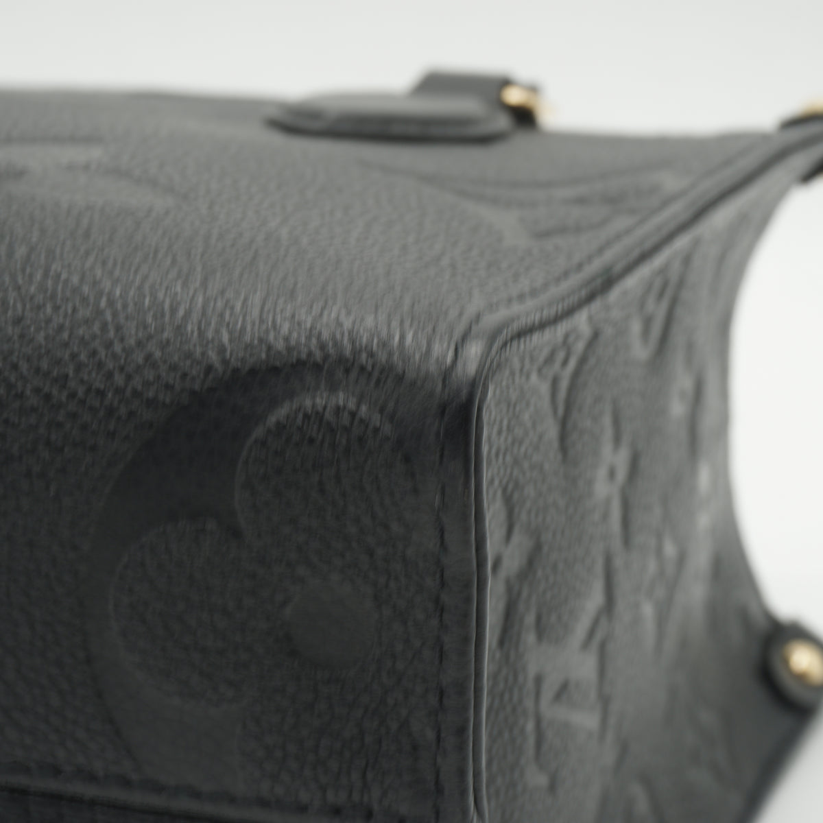 Louis Vuitton	OnTheGo PM Black GHW