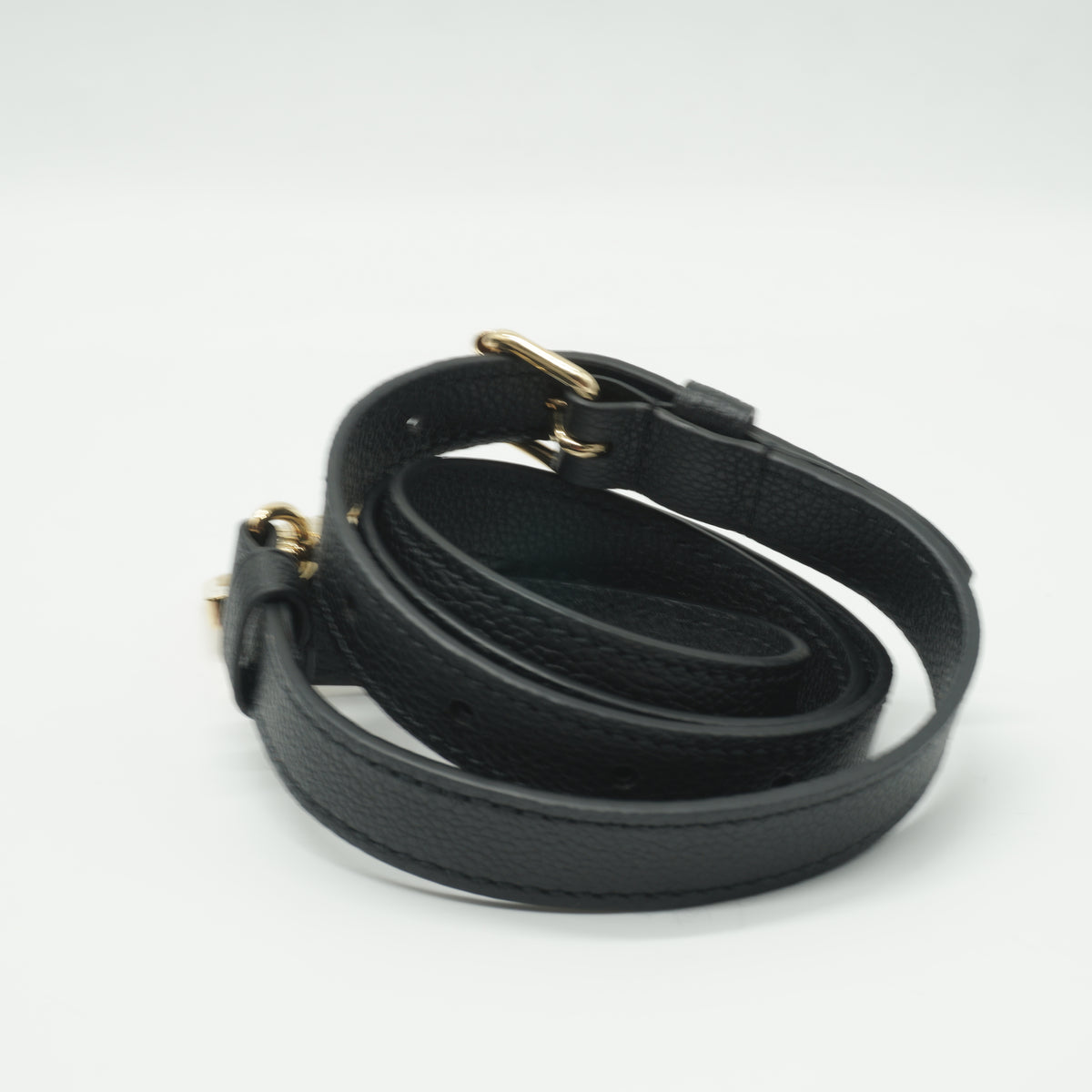 Louis Vuitton	OnTheGo PM Black GHW