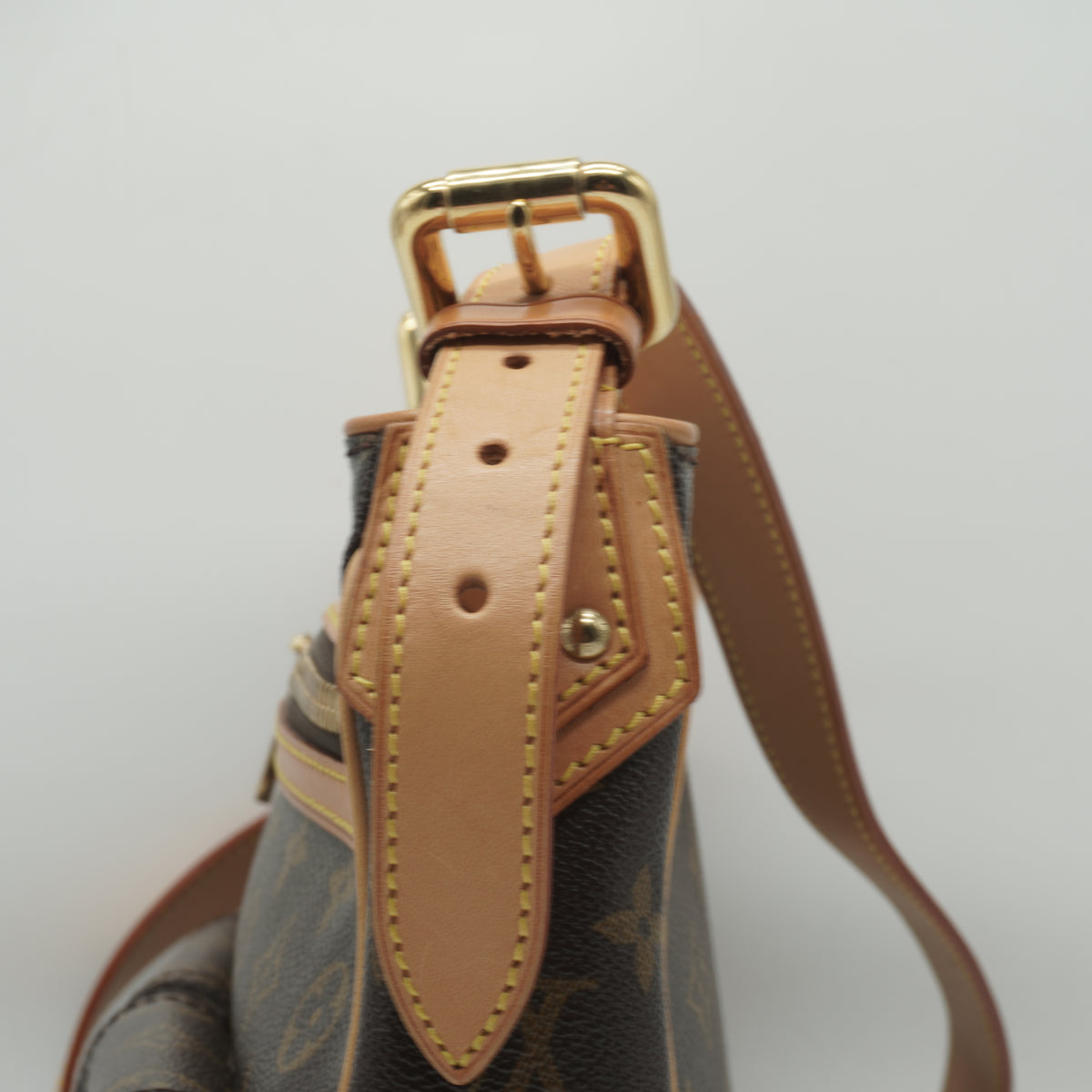 Louis Vuitton	Hudson GM Bag Monogram Canvas GHW