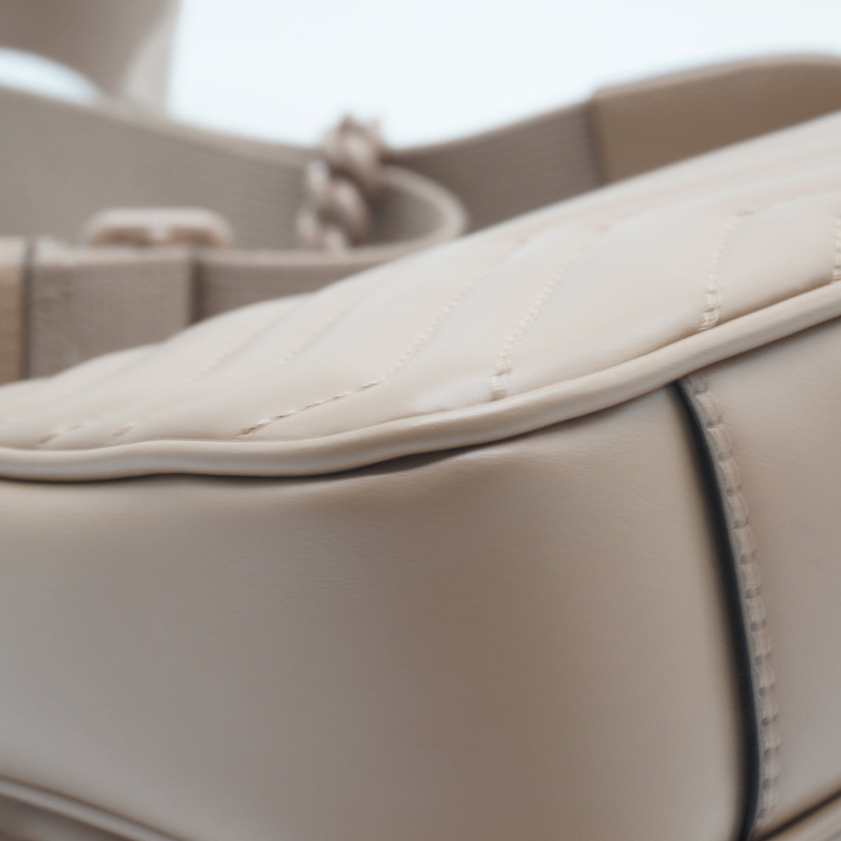 Gucci	GG Marmont Metelasse Shoulder Bag Beige Medium Tonal SHW