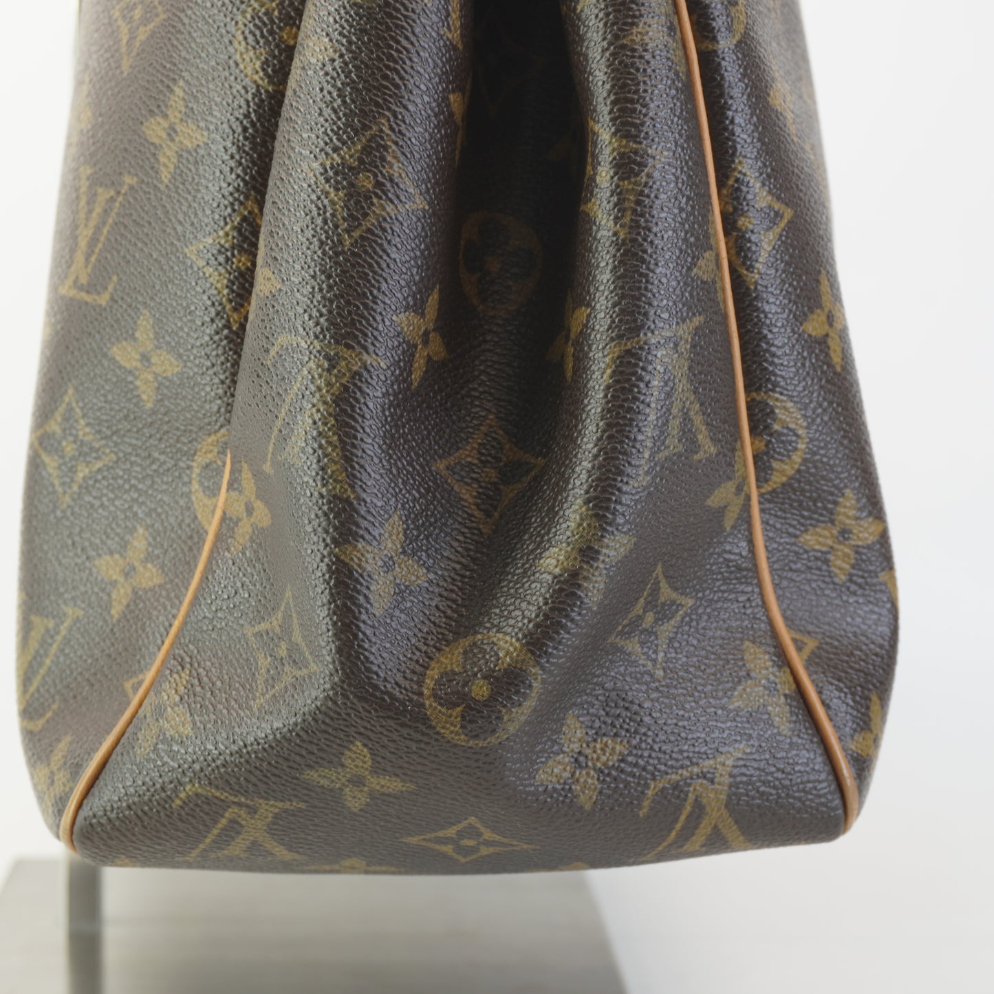 Louis Vuitton	Batignolles Mono