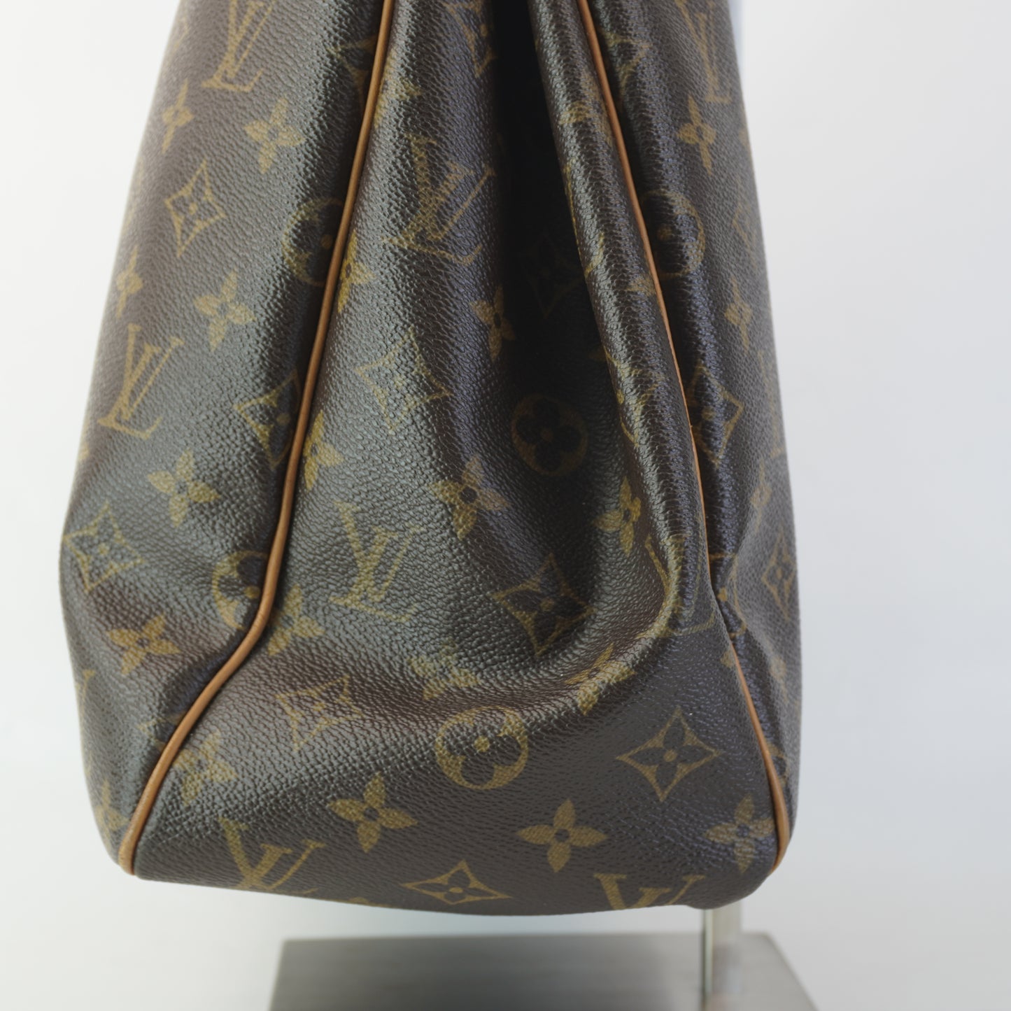 Louis Vuitton	Batignolles Mono