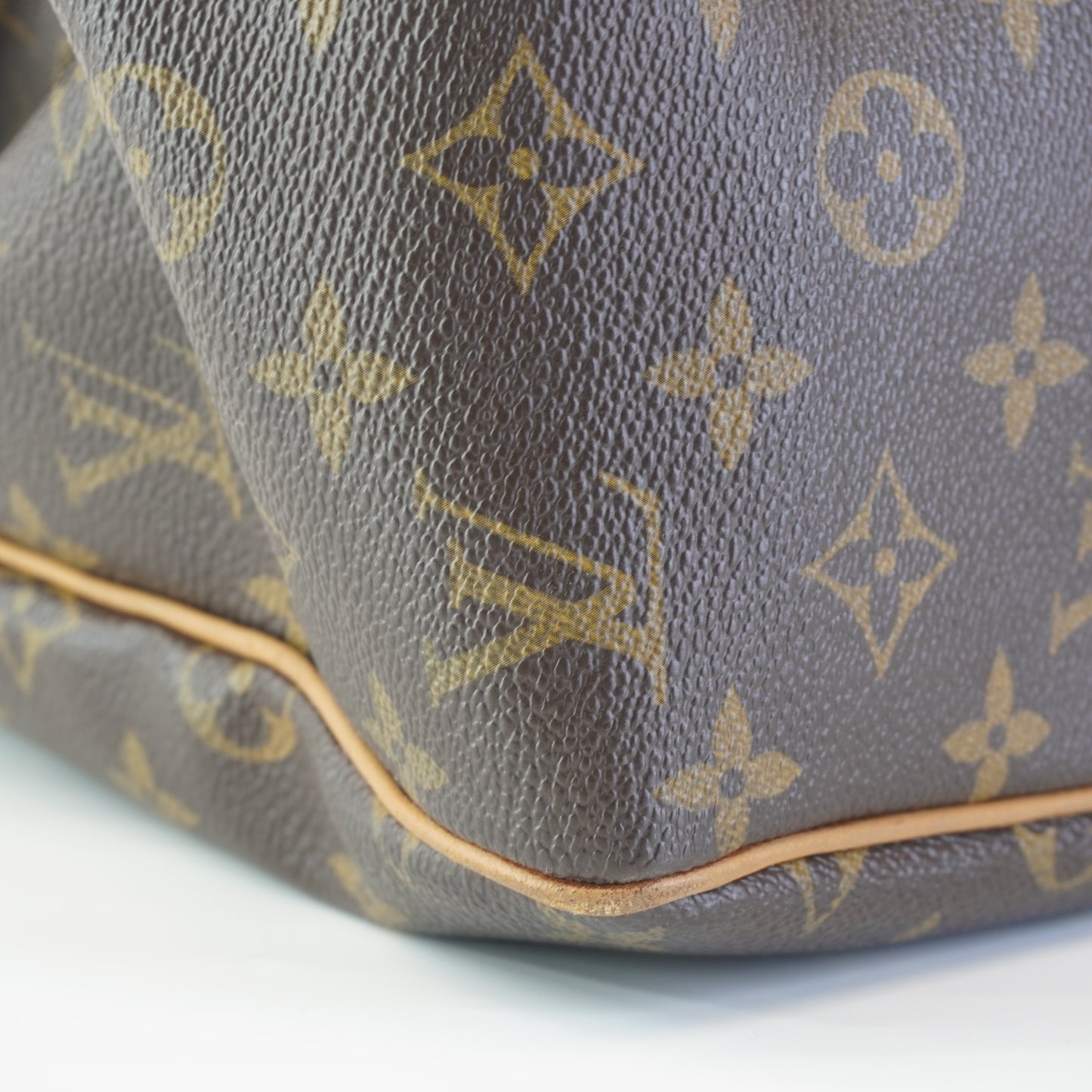 Louis Vuitton	Batignolles Mono