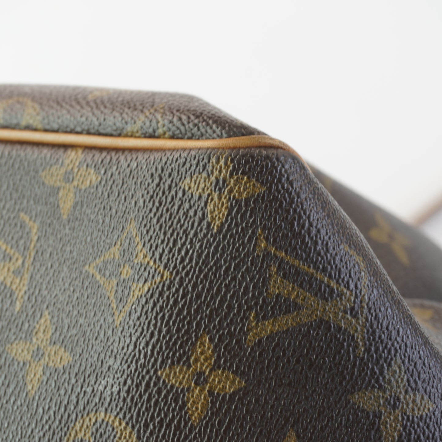Louis Vuitton	Batignolles Mono