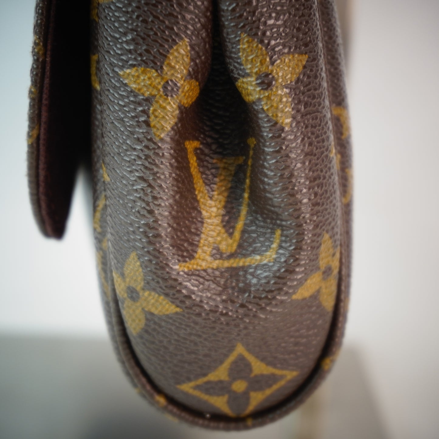 Louis Vuitton	Favorite DE GHW