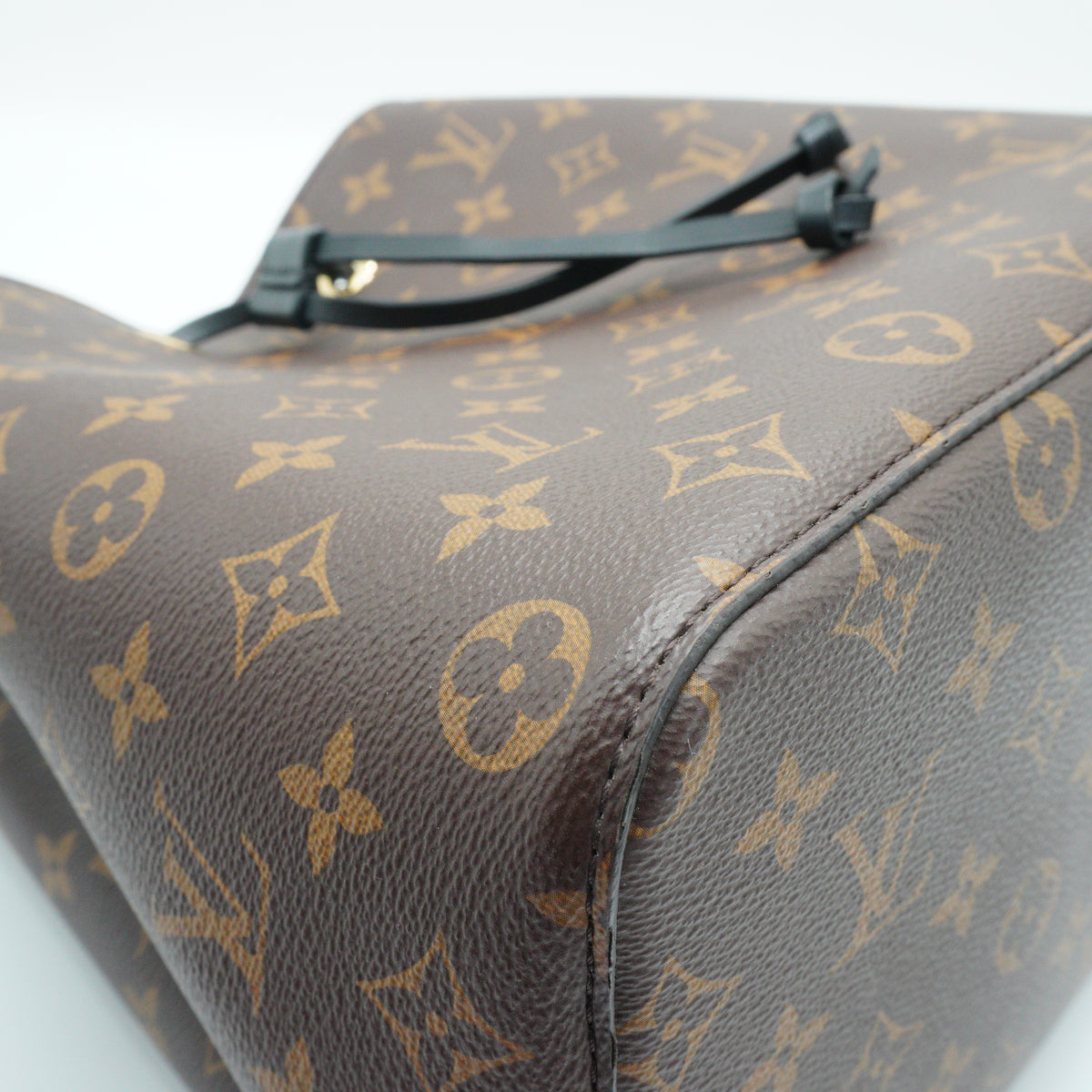 Louis Vuitton	Neo Neo MM Bucket Mono GHW