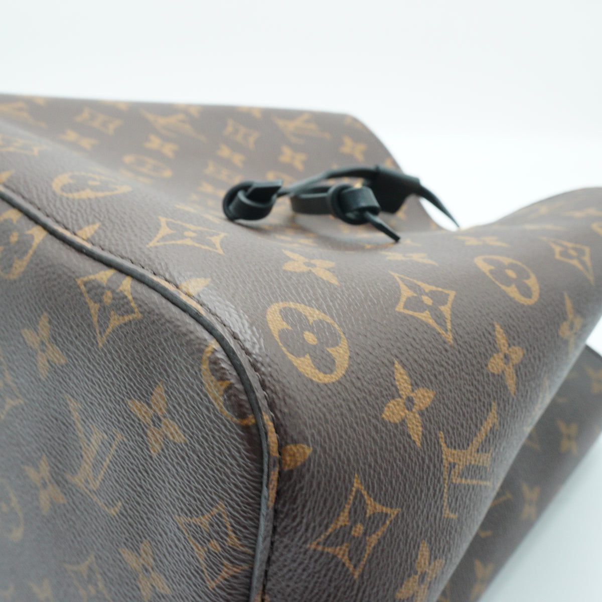 Louis Vuitton	Neo Neo MM Bucket Mono GHW