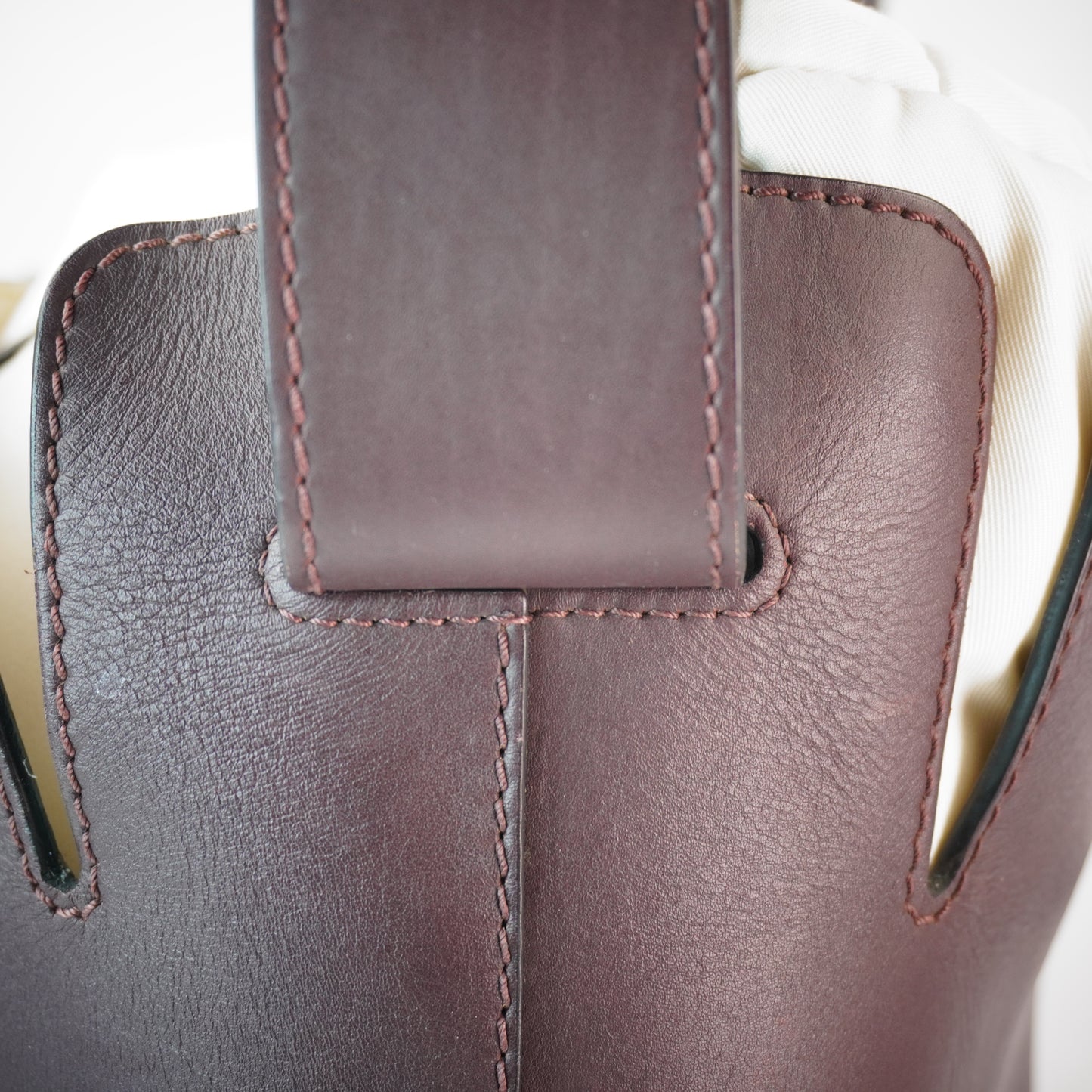 Burberry	Bucket Burgundy GHW Small