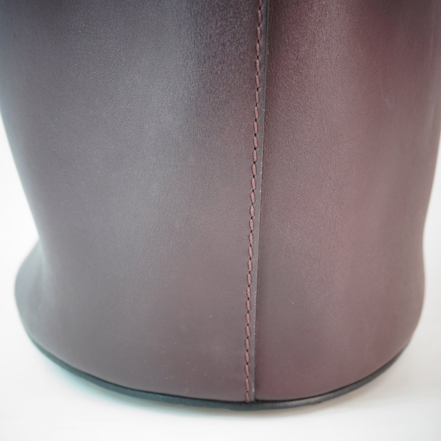 Burberry	Bucket Burgundy GHW Small