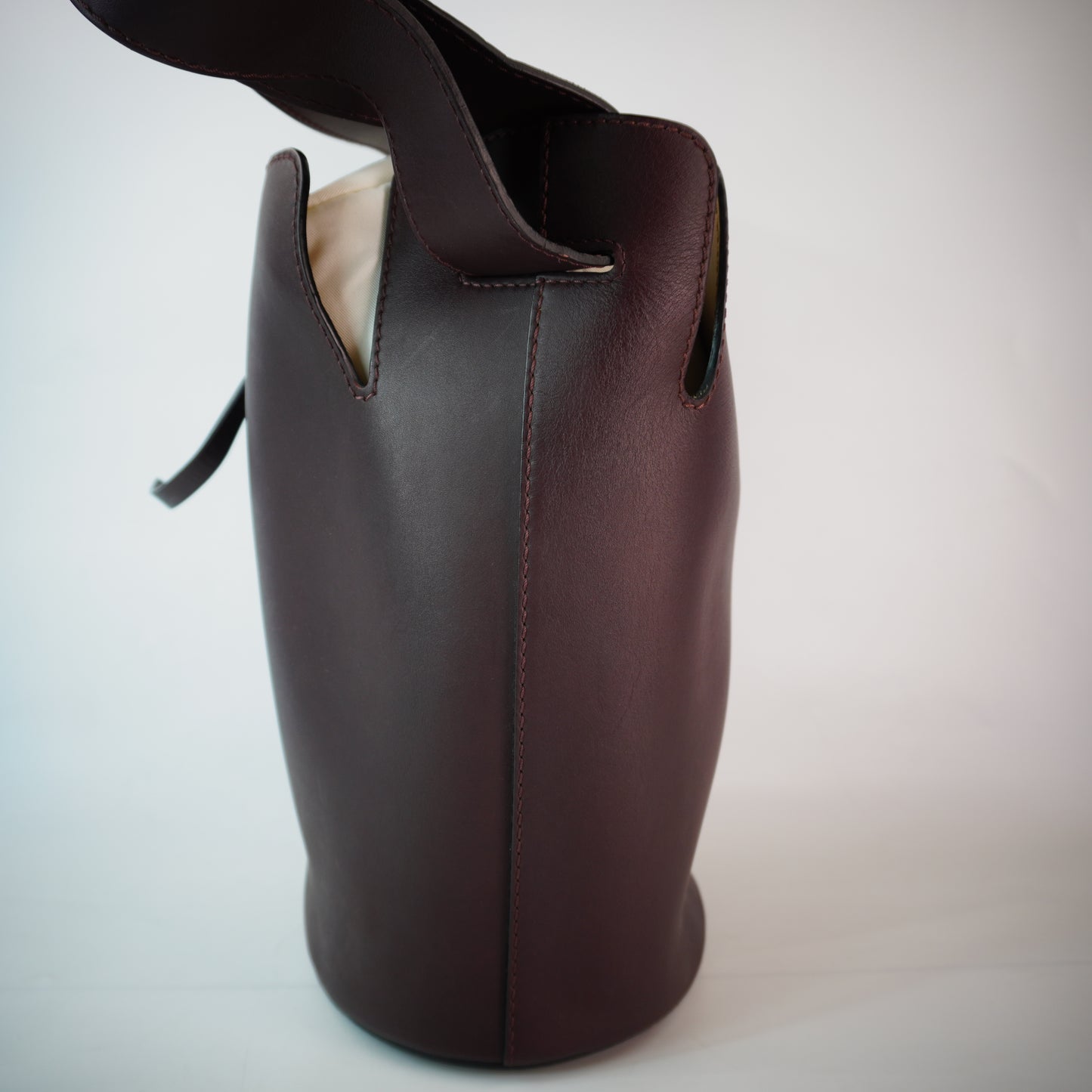 Burberry	Bucket Burgundy GHW Small