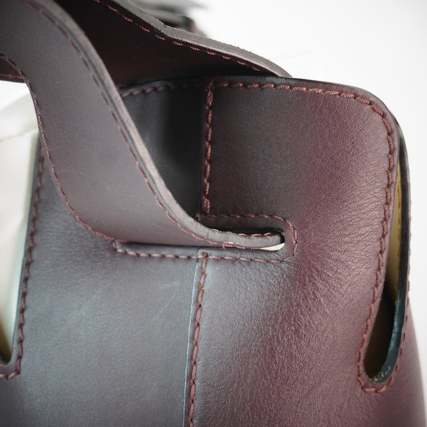 Burberry	Bucket Burgundy GHW Small