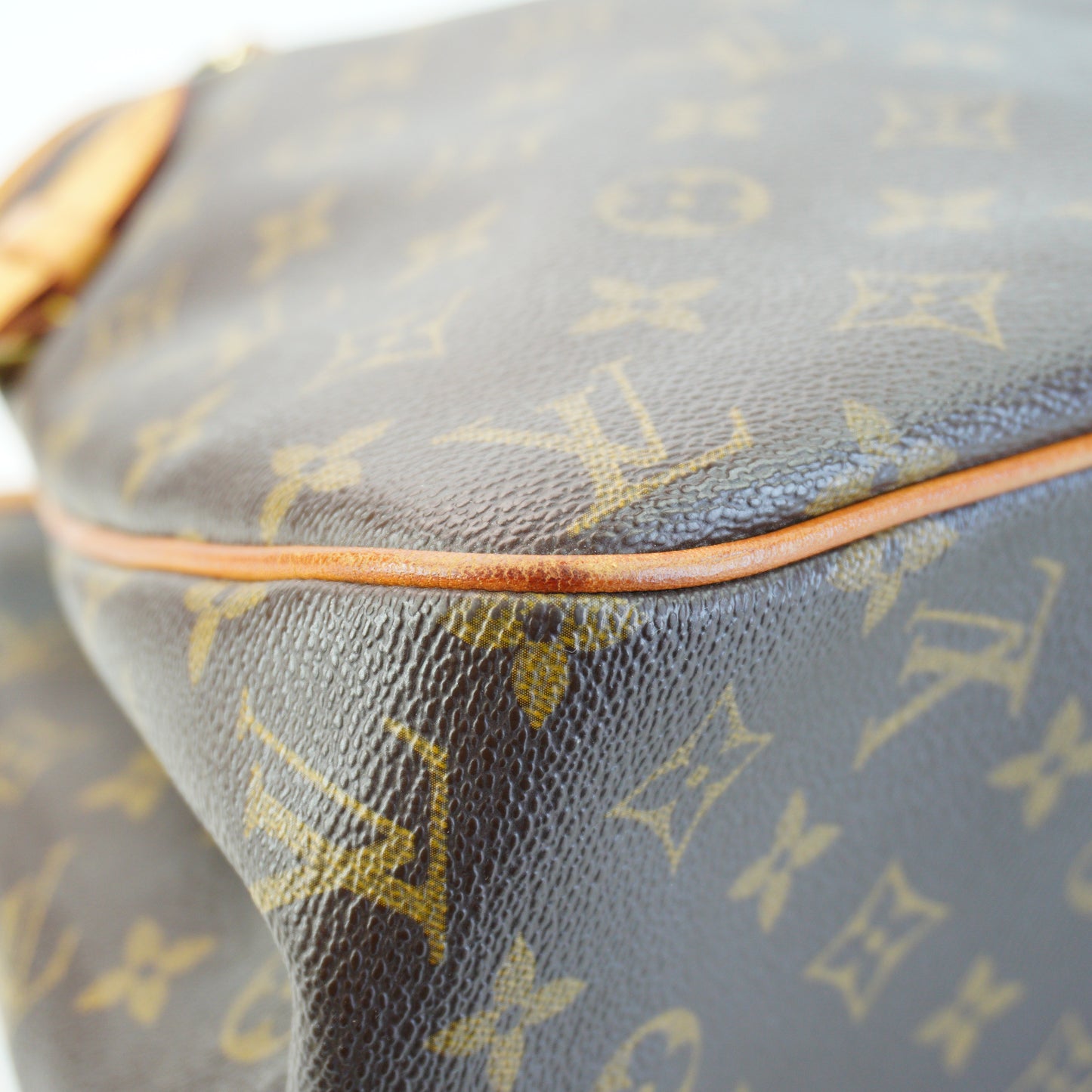 Louis Vuitton	Batignolles Horizontal GHW
