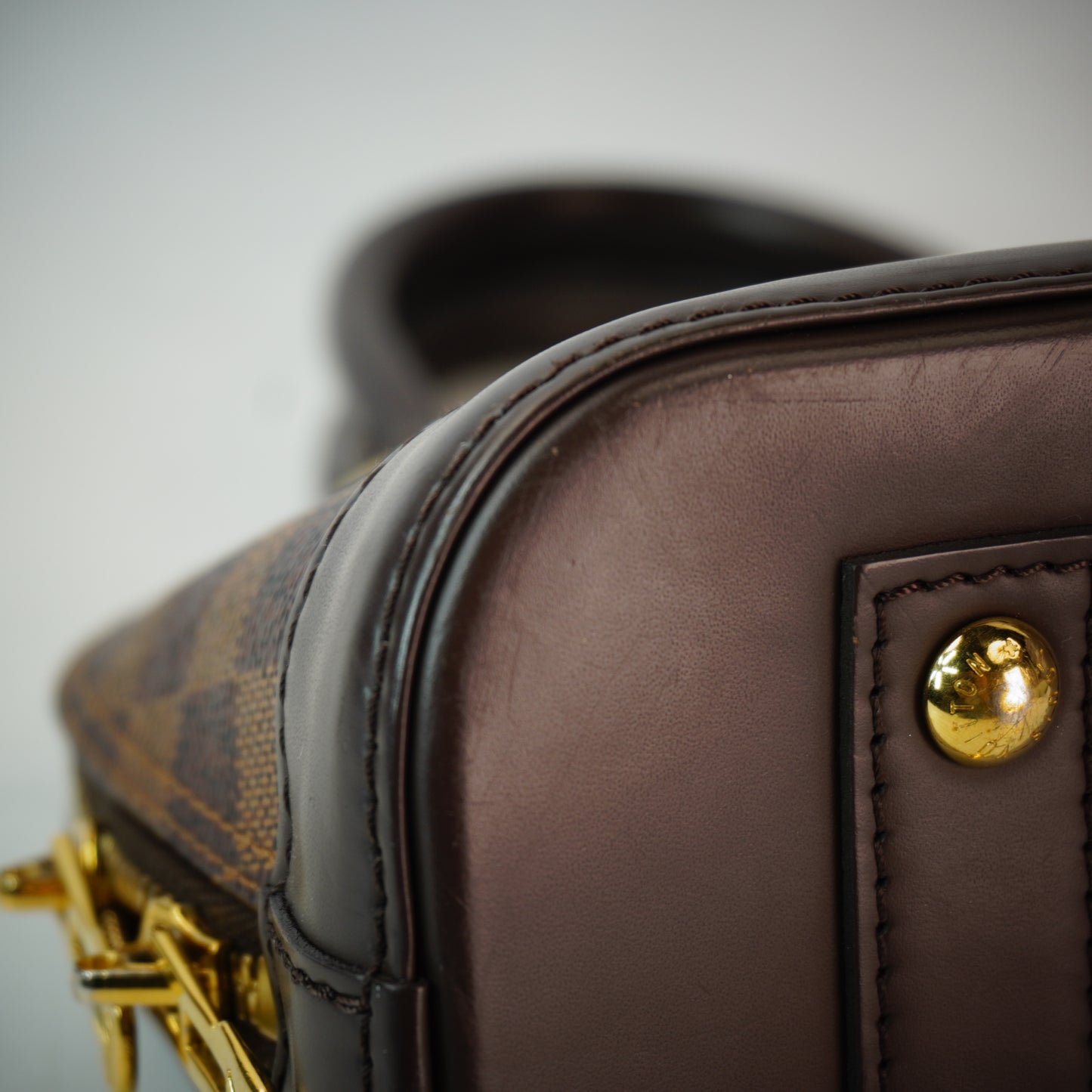 Louis Vuitton	Alma BB DE GHW (20x10x14)