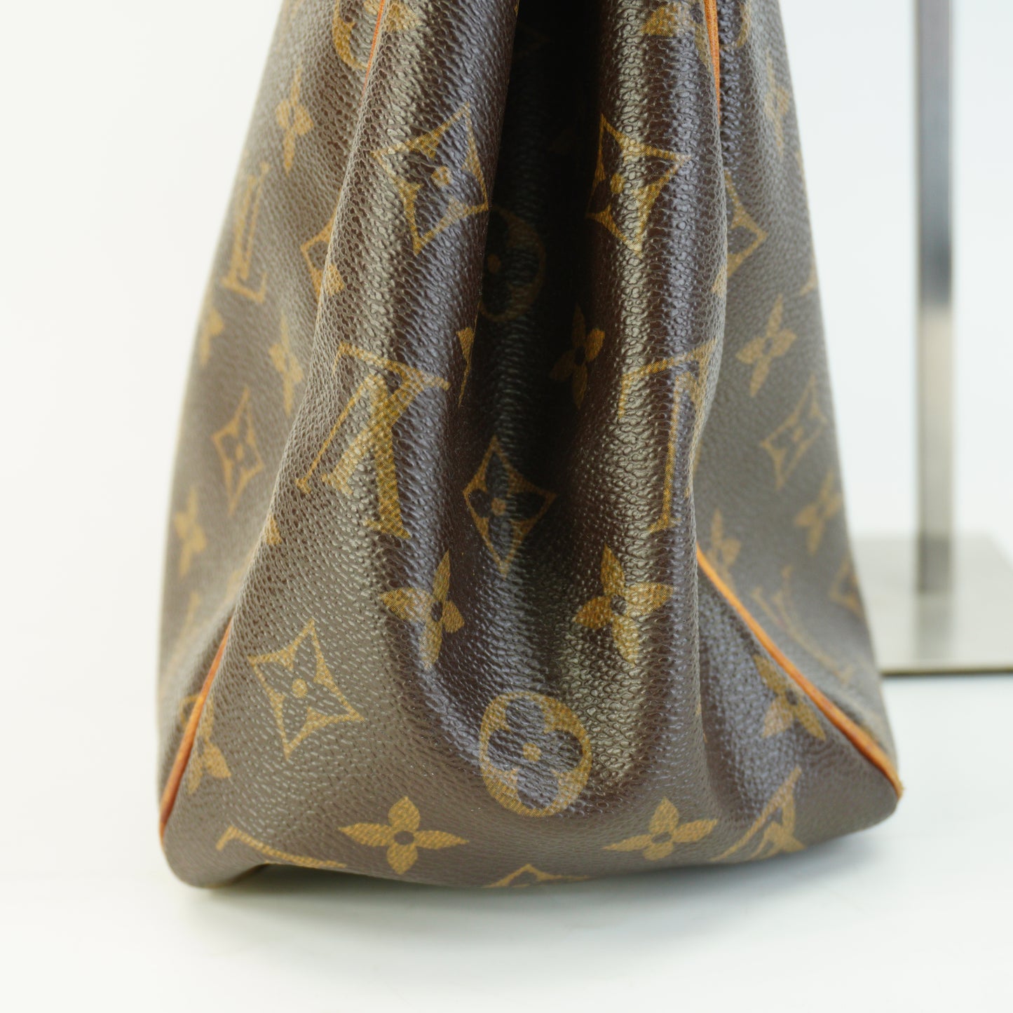 Louis Vuitton	Horizontal Monogram Medium GHW