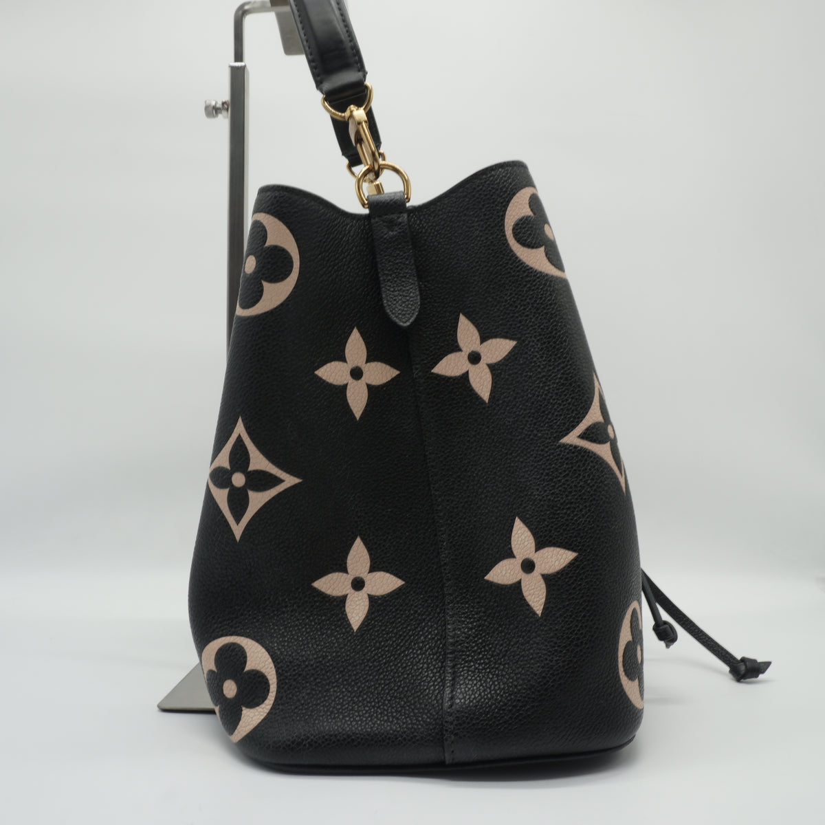 Louis Vuitton	Neo Neo MM Bucket Black GHW