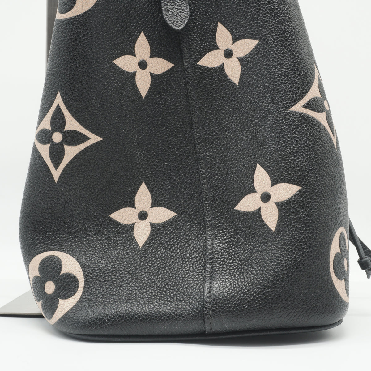 Louis Vuitton	Neo Neo MM Bucket Black GHW
