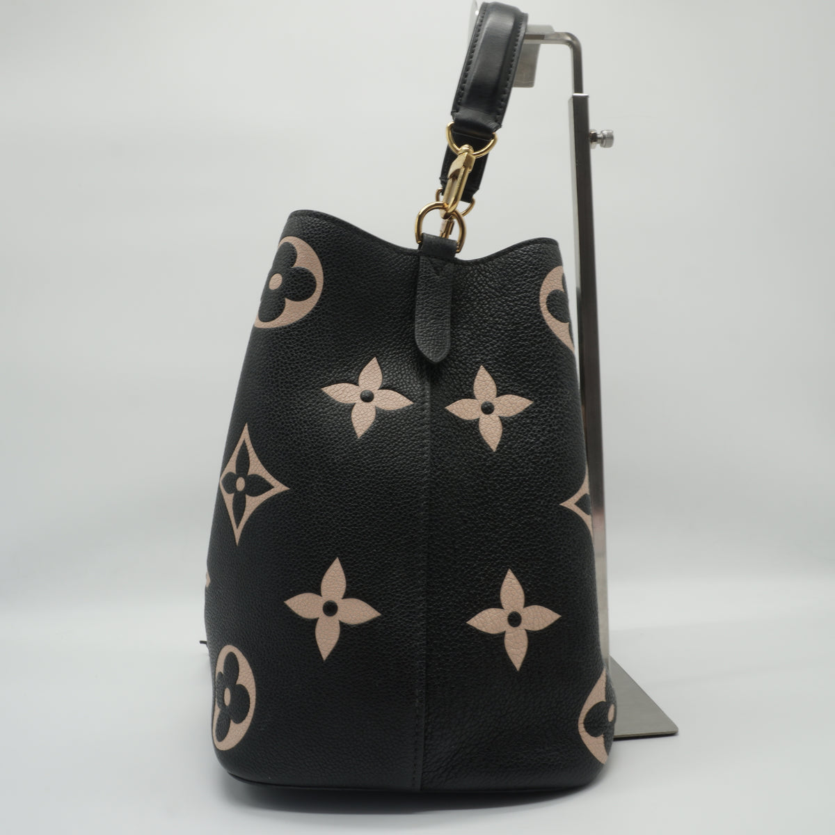 Louis Vuitton	Neo Neo MM Bucket Black GHW