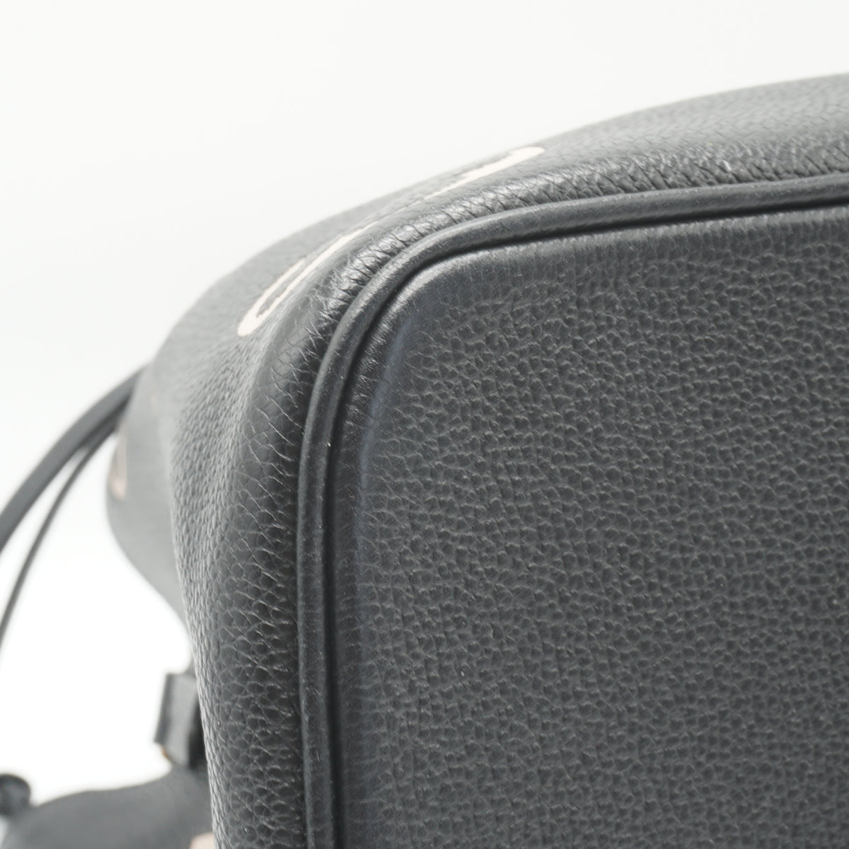 Louis Vuitton	Neo Neo MM Bucket Black GHW