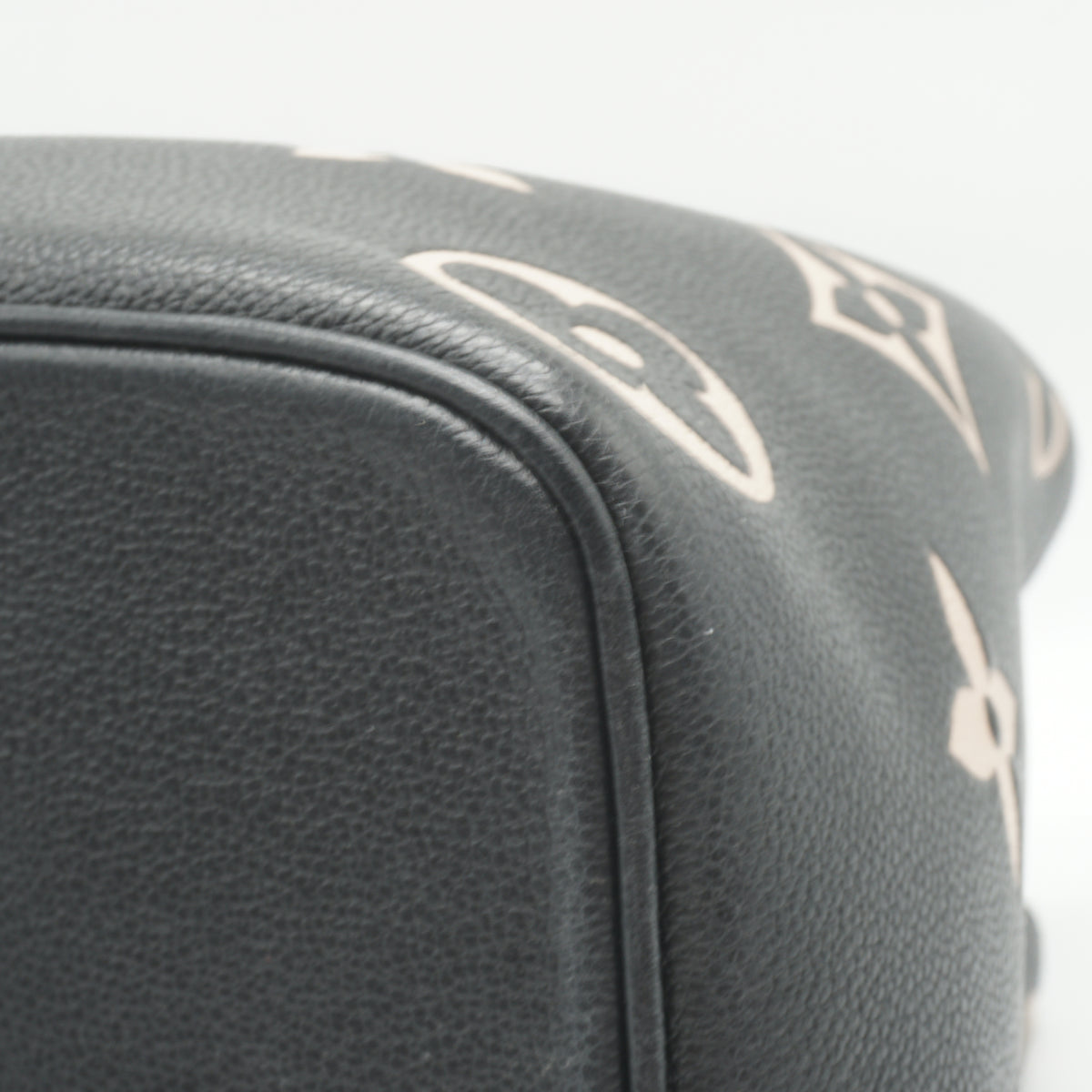 Louis Vuitton	Neo Neo MM Bucket Black GHW