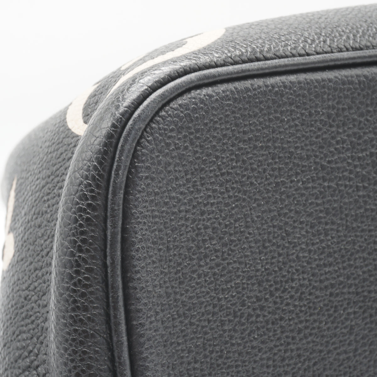 Louis Vuitton	Neo Neo MM Bucket Black GHW