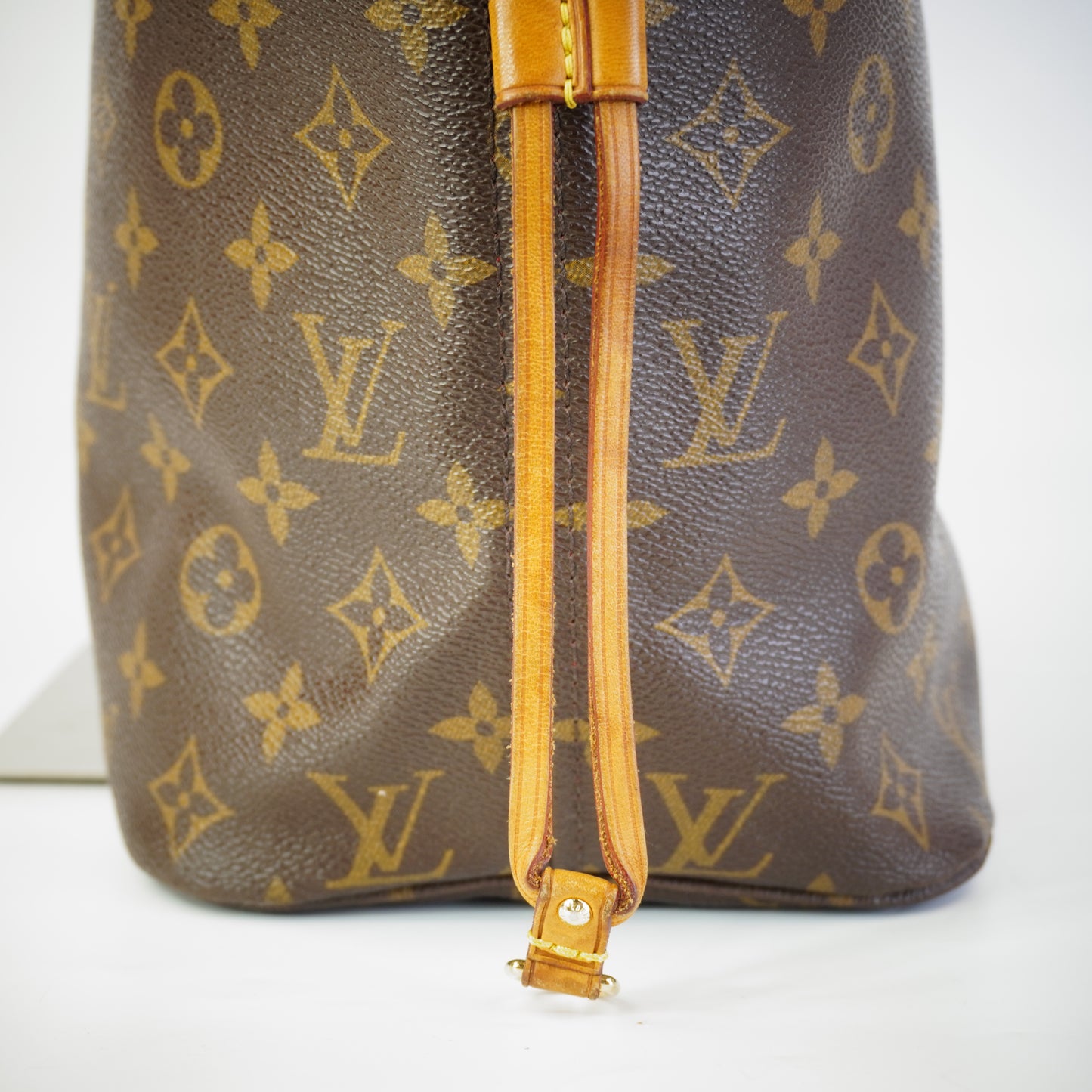 Louis Vuitton	Neverfull Tote GHW Medium
