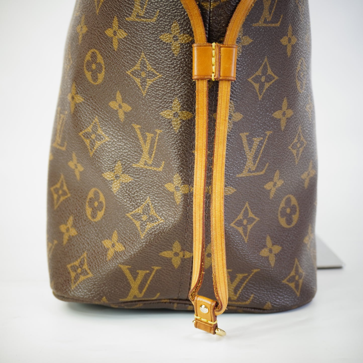 Louis Vuitton	Neverfull Tote GHW Medium