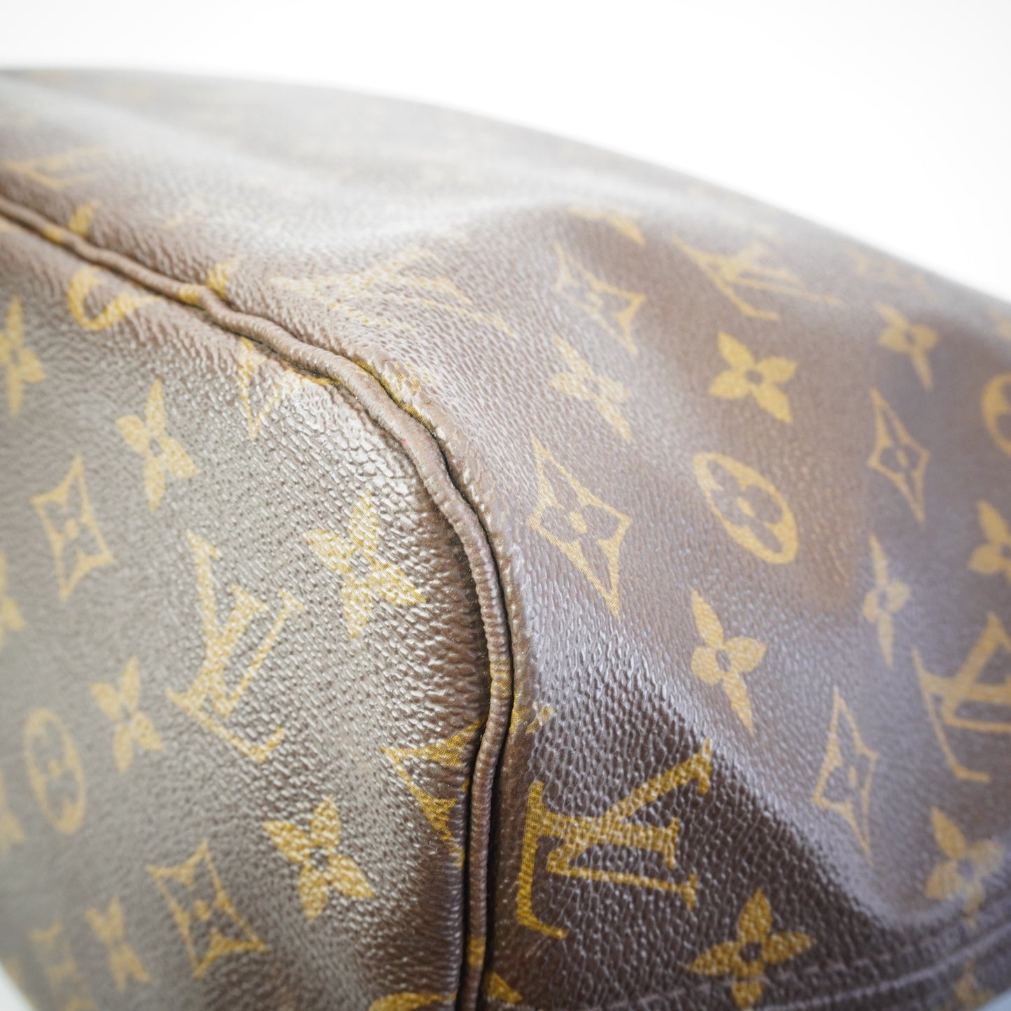 Louis Vuitton	Neverfull Tote GHW Medium