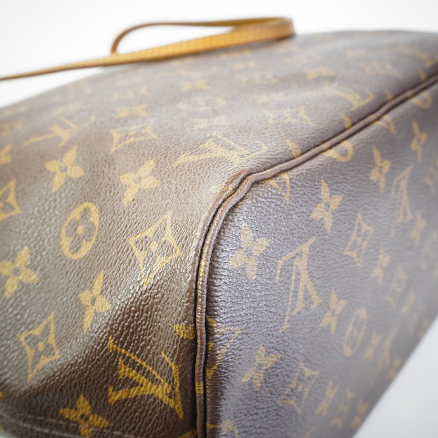 Louis Vuitton	Neverfull Tote GHW Medium