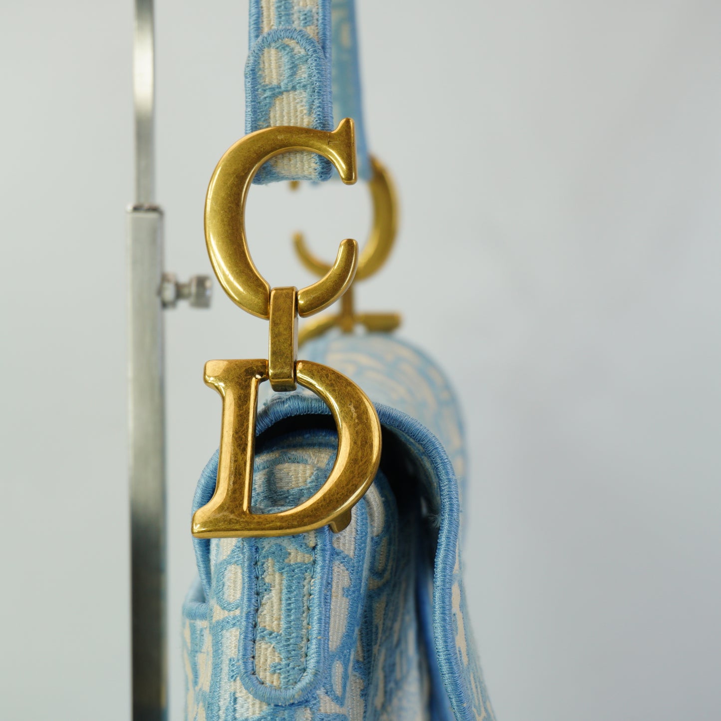 Dior	Oblique Embroidered Saddle Blue/White GHW