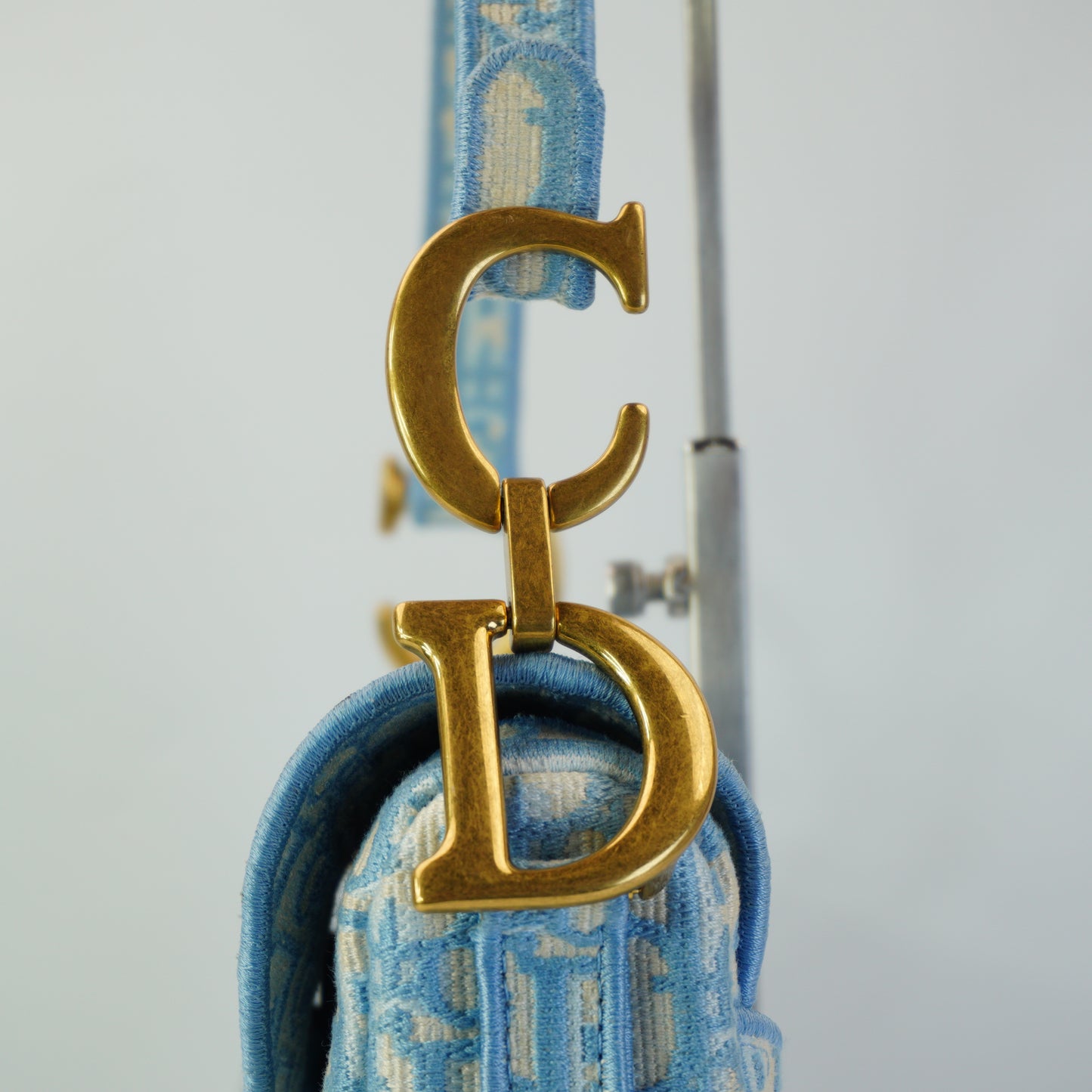 Dior	Oblique Embroidered Saddle Blue/White GHW