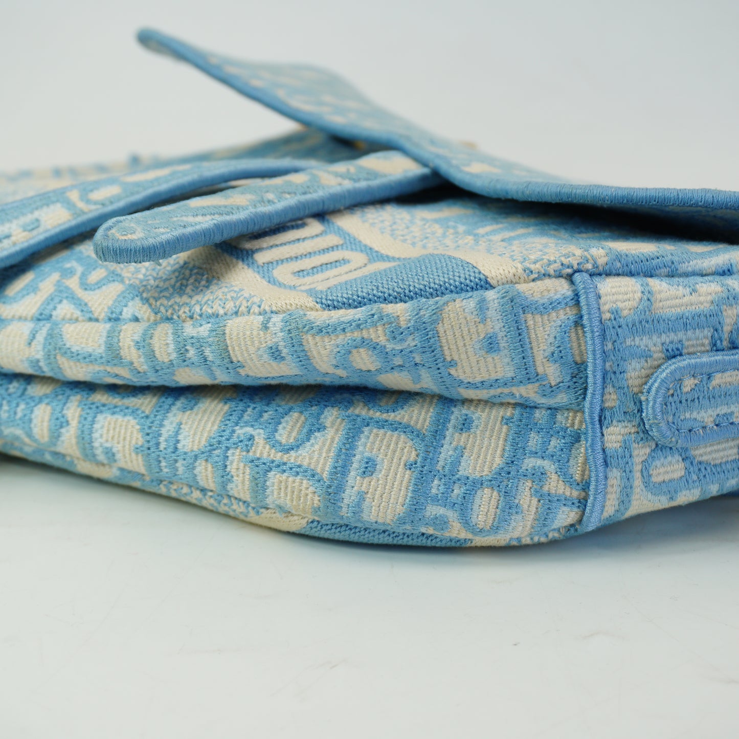 Dior	Oblique Embroidered Saddle Blue/White GHW