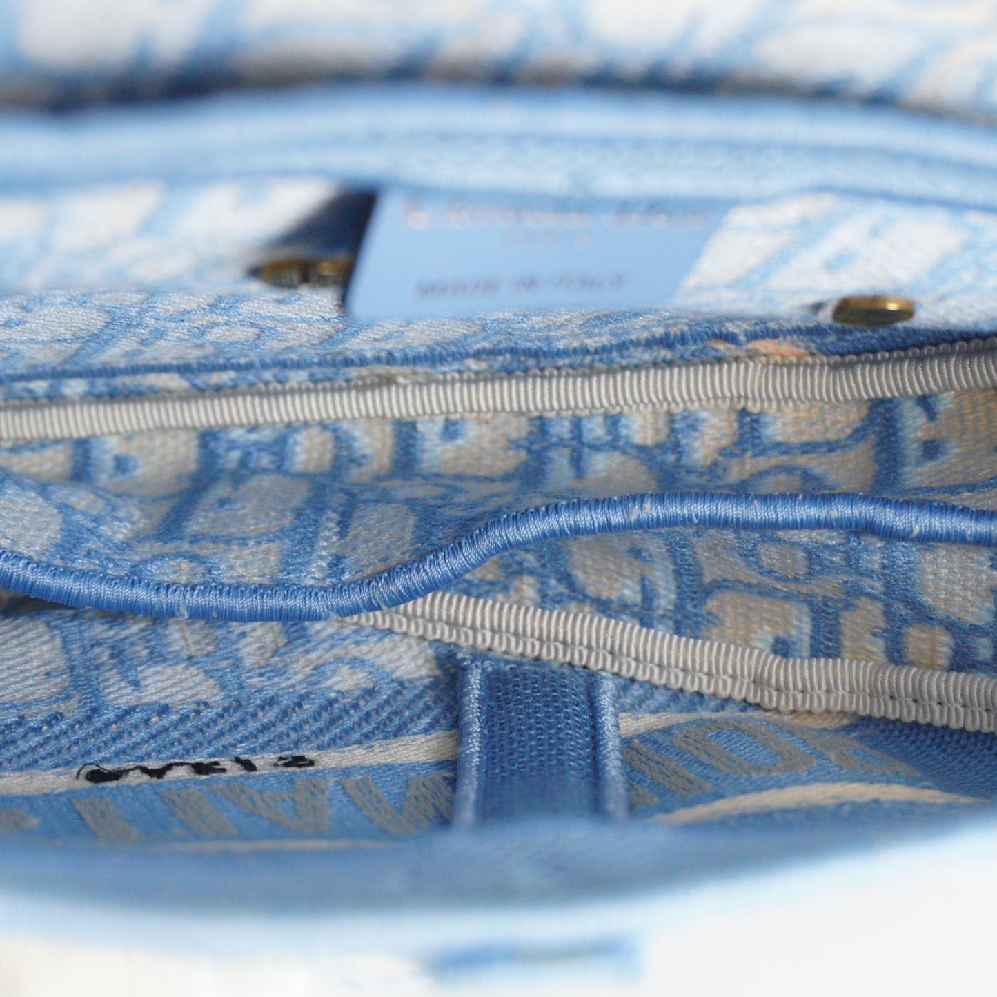 Dior	Oblique Embroidered Saddle Blue/White GHW