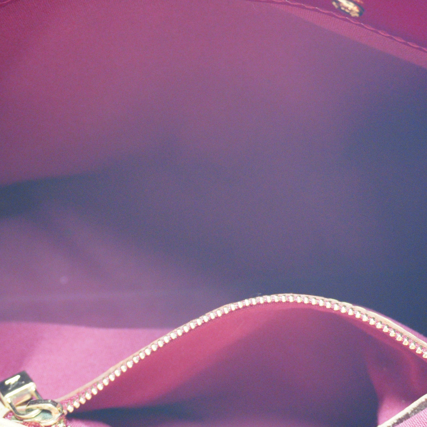 Louis Vuitton	Vernis Reade Patent Red GHW Small