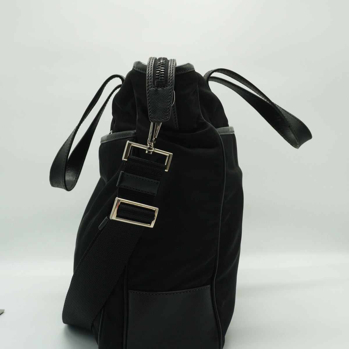Louis Vuitton Beaubourg Messenger Bag MM GHW
